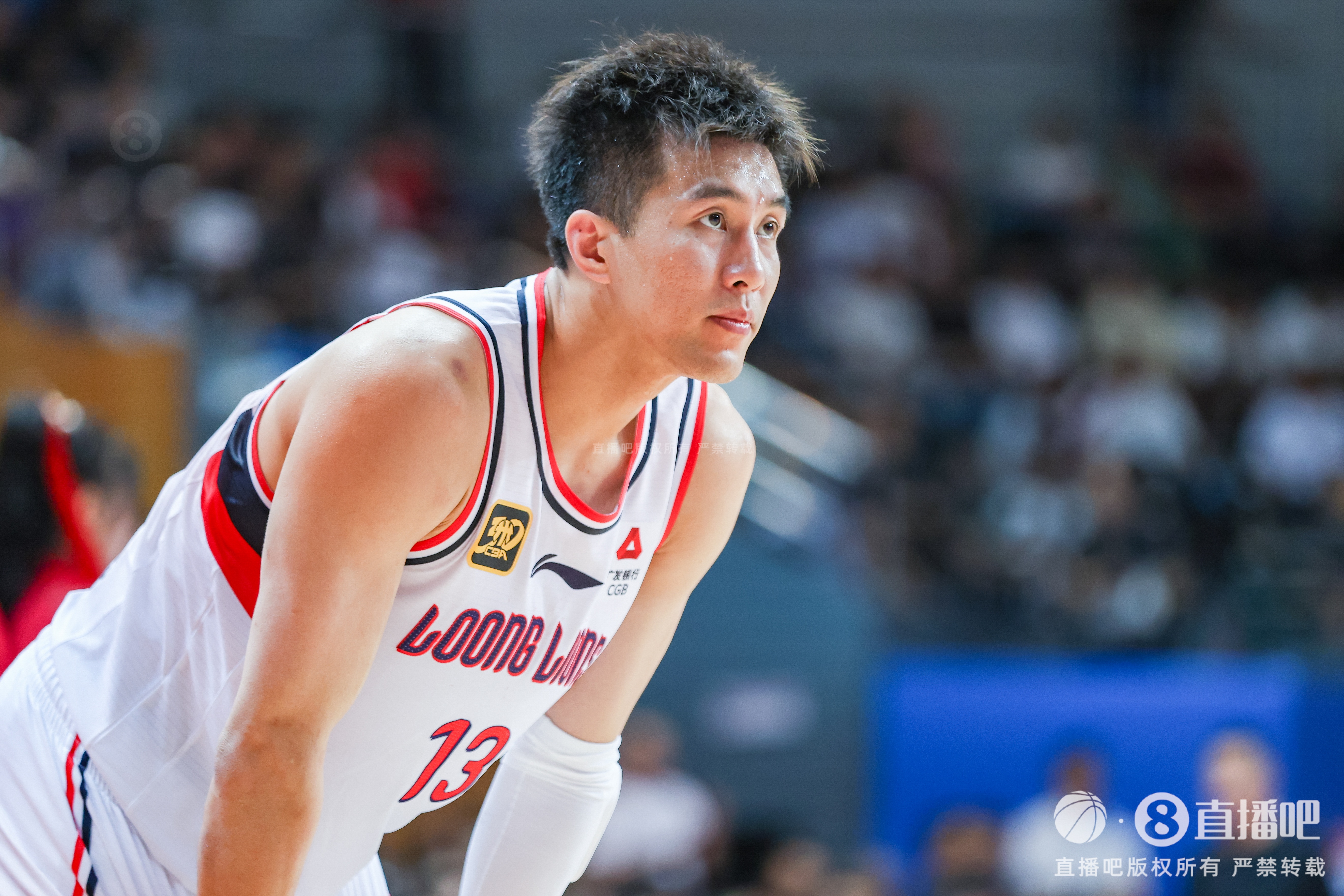 宝威体育官网-复出还要找状态！郭艾伦半场4中1拿到2分1板1助