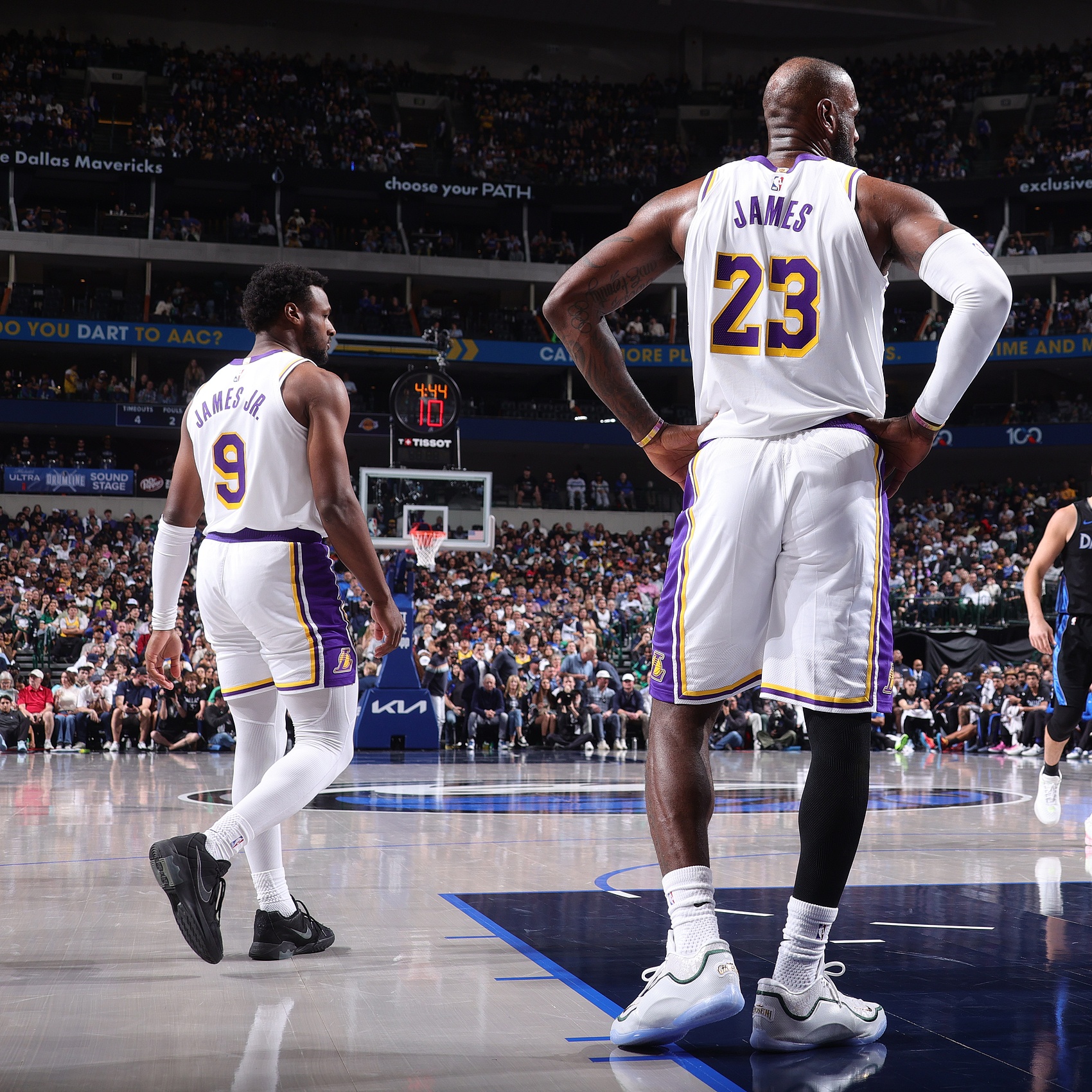 2026世界杯买球入口-夸梅喊话詹姆斯：为什么布朗尼在你身边就变成了胆小的吉娃娃？